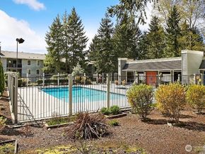 4717 W Lake Sammamish Pkwy SE C305, Sammamish WA 98027