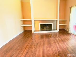 4717 W Lake Sammamish Pkwy SE C305, Sammamish WA 98027