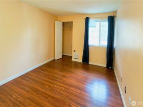 4717 W Lake Sammamish Pkwy SE C305, Sammamish WA 98027