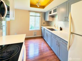 4717 W Lake Sammamish Pkwy SE C305, Sammamish WA 98027