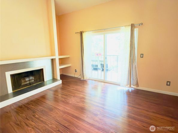 4717 W Lake Sammamish Pkwy SE C305, Sammamish WA 98027