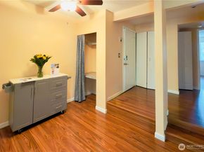 4717 W Lake Sammamish Pkwy SE C305, Sammamish WA 98027