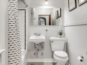 1120 17th Avenue 204, Seattle WA 98122