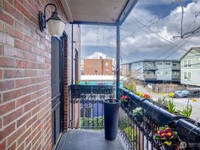 1120 17th Avenue 204, Seattle WA 98122