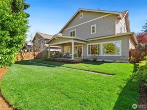 10610 NE 28th Street, Bellevue WA 98004