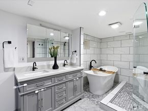 8250 Corliss Avenue N, Seattle WA 98103