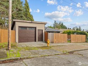 8250 Corliss Avenue N, Seattle WA 98103