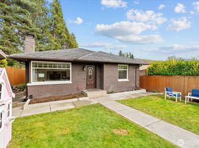 8250 Corliss Avenue N, Seattle WA 98103