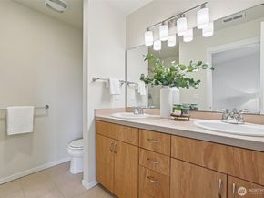 93 Sky Ridge Rd 505, Issaquah WA 98027