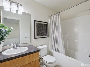 93 Sky Ridge Rd 505, Issaquah WA 98027