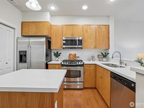 93 Sky Ridge Rd 505, Issaquah WA 98027