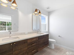 728 Newport Way NW, Issaquah WA 98027