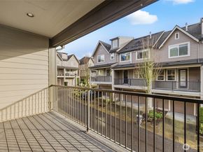 971 NE Ellis Drive 5.2, Issaquah WA 98029