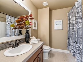 971 NE Ellis Drive 5.2, Issaquah WA 98029