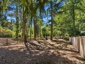 10668 NE Manor Lane, Bainbridge Island WA 98110