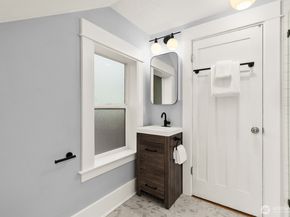 4207 SW Manning St, Seattle WA 98116