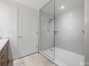 10700 NE 4th Street 1006, Bellevue WA 98004