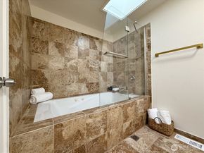 2009 N 154th Place, Shoreline WA 98133