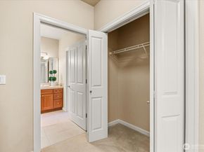 6800 132nd Place SE E203, Newcastle WA 98059