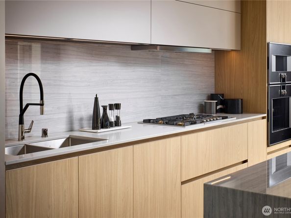 838 Avenue Square NE 1705, Bellevue WA 98004