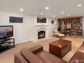 2256 W Viewmont Way W, Seattle WA 98199