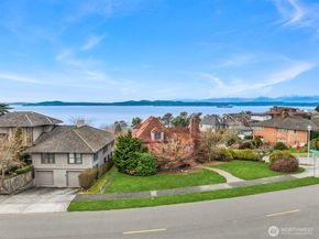 2256 W Viewmont Way W, Seattle WA 98199