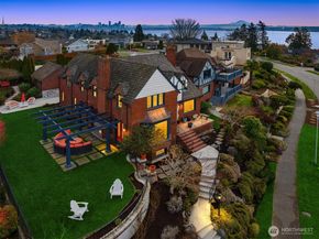 2256 W Viewmont Way W, Seattle WA 98199