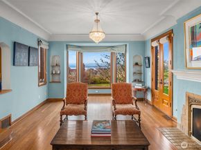 2256 W Viewmont Way W, Seattle WA 98199