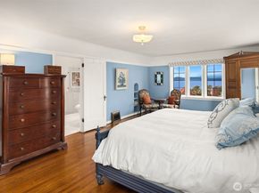 2256 W Viewmont Way W, Seattle WA 98199