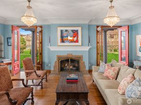 2256 W Viewmont Way W, Seattle WA 98199