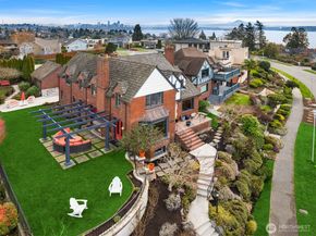 2256 W Viewmont Way W, Seattle WA 98199