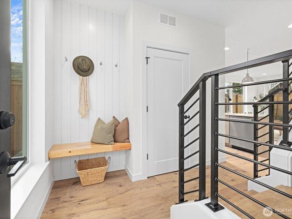 947 NW 61st Street, Seattle WA 98107