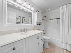 65 Kirkland Avenue 202, Kirkland WA 98033