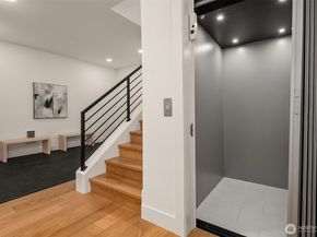 11909 90th Avenue NE, Kirkland WA 98034