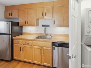 7431 212th Street SW 16, Edmonds WA 98026