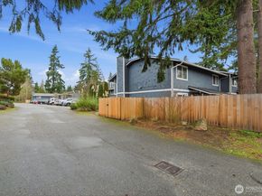 7431 212th Street SW 16, Edmonds WA 98026
