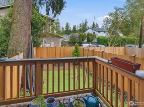 7431 212th Street SW 16, Edmonds WA 98026