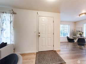 1716 Scenic Drive, Everett WA 98203