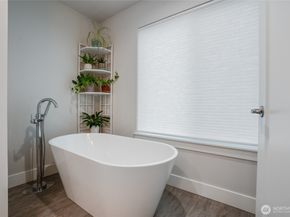 138 Blackfish Court, Bremerton WA 98310