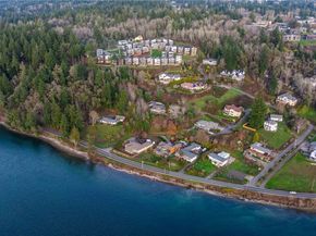 138 Blackfish Court, Bremerton WA 98310