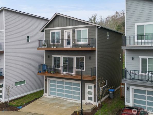 138 Blackfish Court, Bremerton WA 98310
