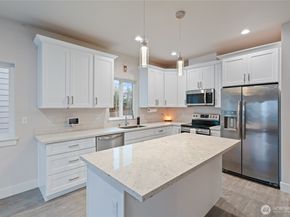 138 Blackfish Court, Bremerton WA 98310