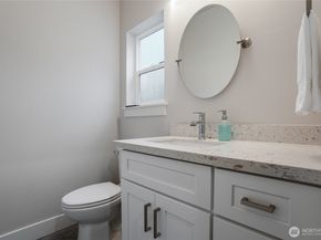 138 Blackfish Court, Bremerton WA 98310