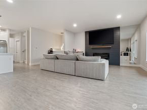 138 Blackfish Court, Bremerton WA 98310