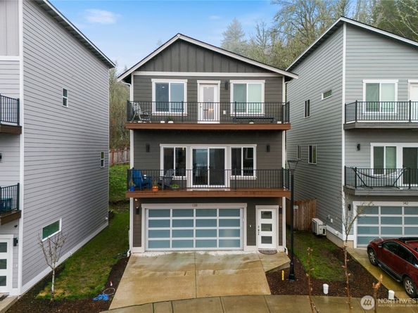 138 Blackfish Court, Bremerton WA 98310