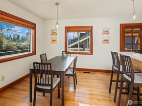 5217 5th Avenue NE, Seattle WA 98105