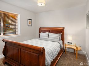 5217 5th Avenue NE, Seattle WA 98105