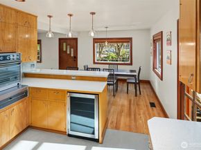 5217 5th Avenue NE, Seattle WA 98105