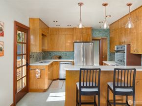 5217 5th Avenue NE, Seattle WA 98105