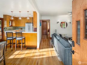 5217 5th Avenue NE, Seattle WA 98105